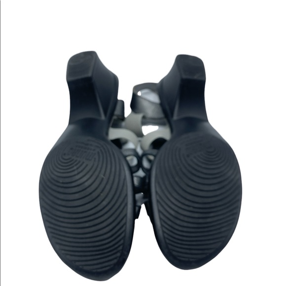 4/$20- Munro Grey Sandals - Picture 6 of 8